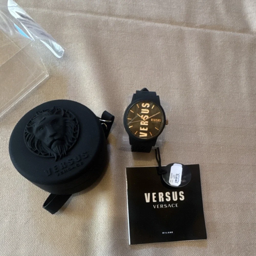 Versus Versace Quartz Analog 42mm Black Silicone Strap Watch w/Box Manual